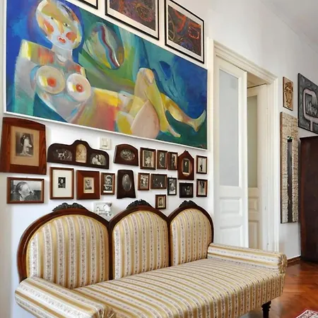 Amphiteater Art Apartment
