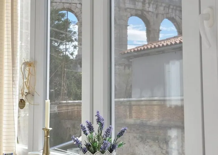 Apartment Amphiteater Art *